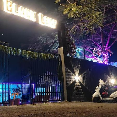 The Black Leaf Hotel Rāipur Exterior foto