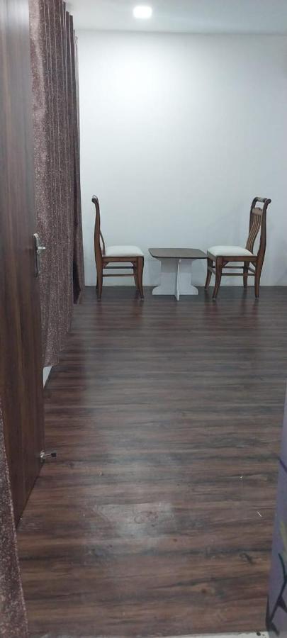 The Black Leaf Hotel Rāipur Quarto foto