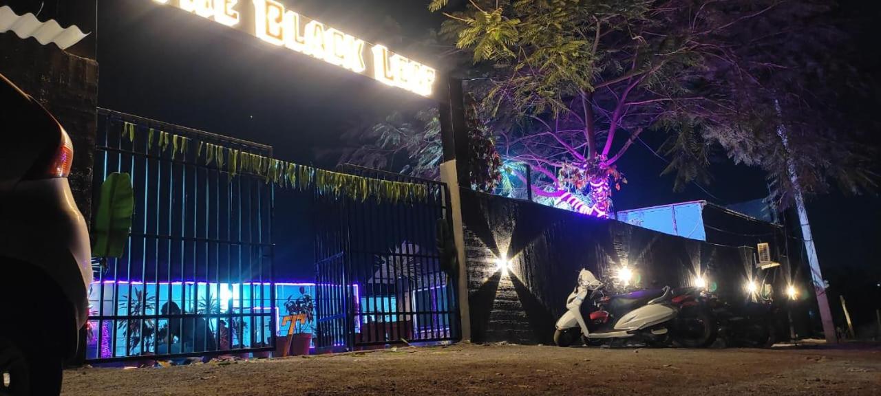 The Black Leaf Hotel Rāipur Exterior foto